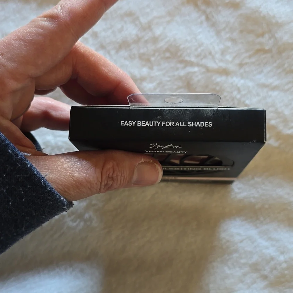 The Lip‎ Bar Glow On Highlighting Blush NWT